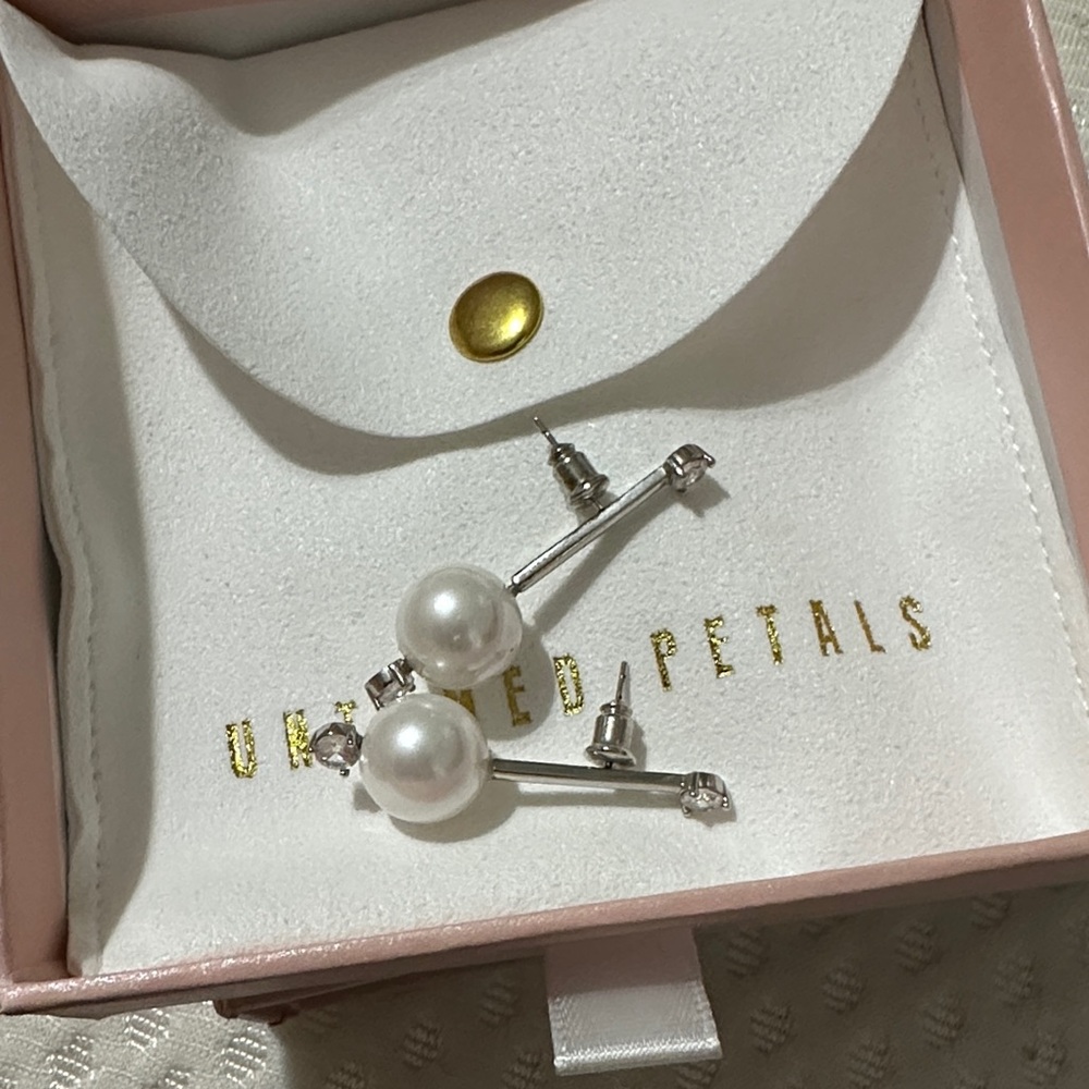 Untamed Petals earrings